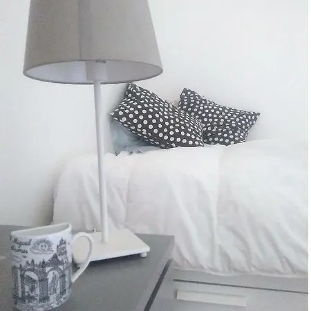 Apartamento T1 In Carcavelos